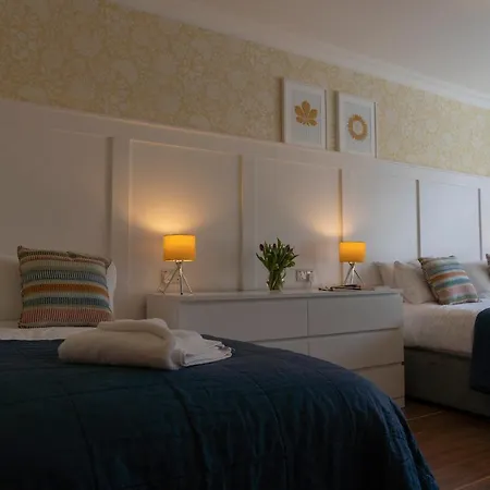 Number 4 Semesterbostad Longford